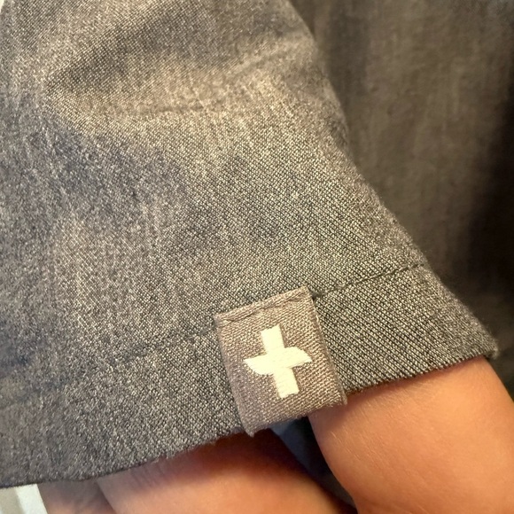 FIGS Grey Scrub Top with Collar size XXL - Picture 3 of 5